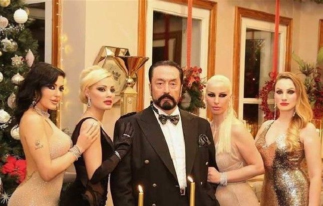 حكم قضائي غير مسبوق في تاريخ تركيا بشأن سجن زعيم “عبادة الجنس” الداعية الإسلامي “عدنان أوكتار”
https://t.co/DIg47aTMo0 https://t.co/QWa2LUcm6e
