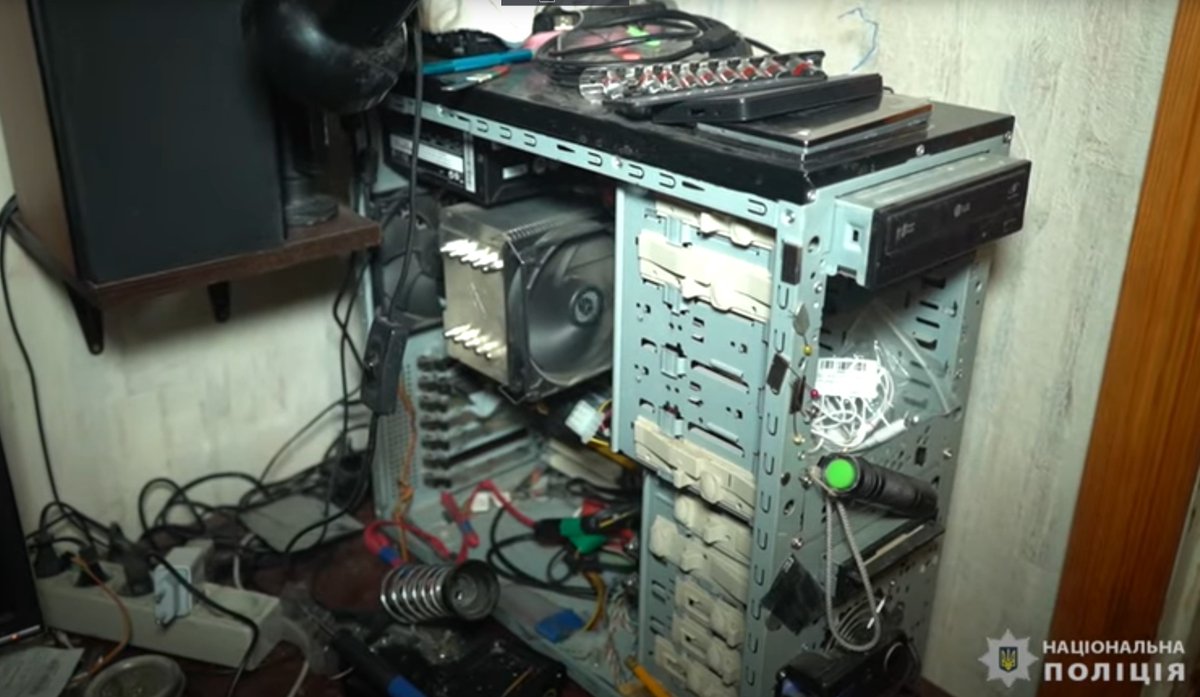 judges119's tweet image. Parler: oh god we can&apos;t get back online without 10,000vCPUs and 100TB of RAM

Emotet: