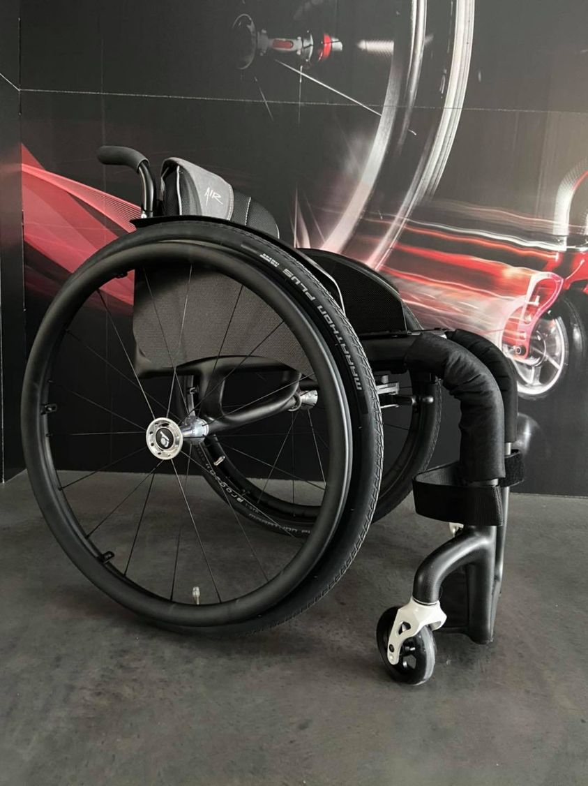 Naast Wolturnus hebben we vanaf 1 februari ook dit mooie merk in onze collectie. #Carbon op maat!! #Progeo
 
Noir 2.0 con schienale integrato fasciato in carbonio! 
Massima leggerezza e personalizzazione!
