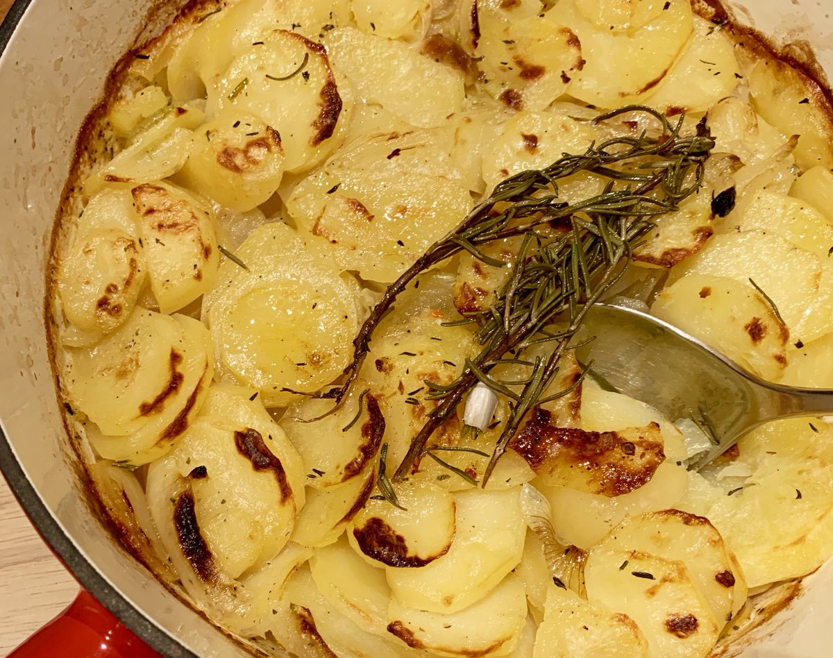 einSteinLyon's tweet photo. Potatoes, Lime juice and coconut cream an amazing  combination,...what else
...and the best after a winter walk in the snow....
Find more inspirations on my blog
@einSteinLyon 
#WINTER #foodblogger #eatwith #supper #dinnertime https://t.co/YDJKsiwgfl