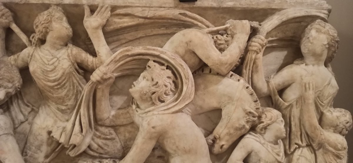 MuseoArcheoVene's tweet image. #DIFFICULTWORDS
Ancient Greeks knew the limits set by gods in the universe. Everyone who’d gone beyond with his behaviour he would be sacrilegious and be punished by gods because of his HYBRIS, which is presumption and arrogance to be equal to the gods.