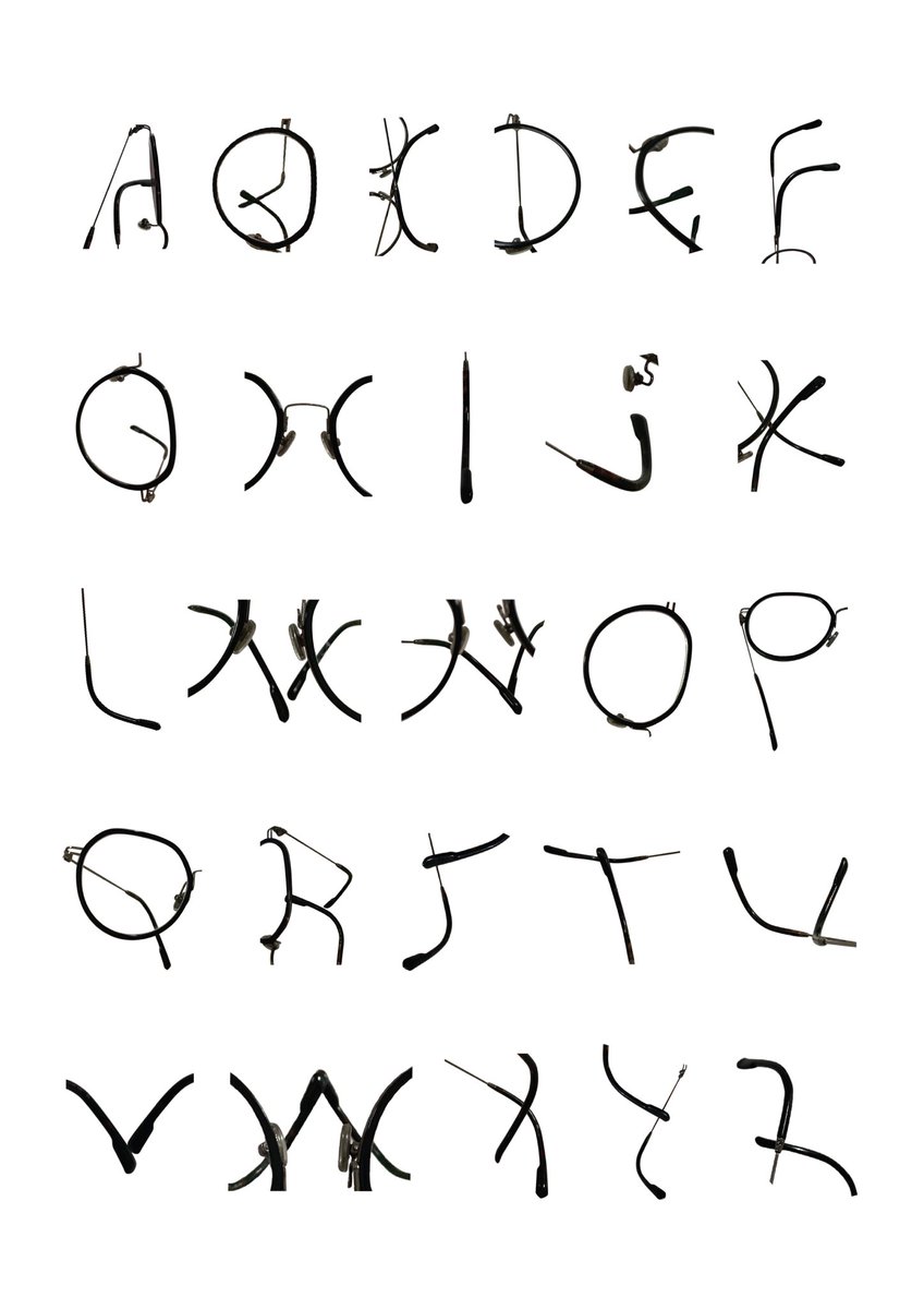 whatjackpen's tweet photo. งานวิชา typography ให้เอาสิ่งของหรือรูปอะไรก็ได้มาทำเป็นตัว a-z เลยเอาแว่นตามาหามุมละก็ครอปเอาค่ะ ตาแตกมากเพราะต้องถอดแว่นถ่าย 🤯 https://t.co/Lx8tICBlED