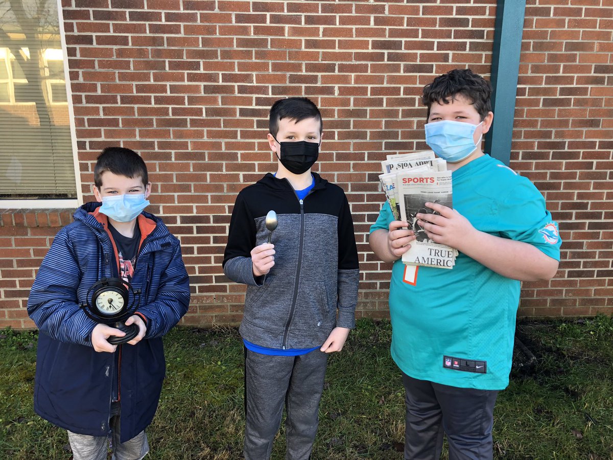 AES_Tigers's tweet photo. Mrs. Meredith’s 4th graders are colonists. They are the characters during the American Revolution. They did really nice summaries with props! #ColonialVoices #warminthewinter #outdoorclassroom https://t.co/KpI4JDZy3y