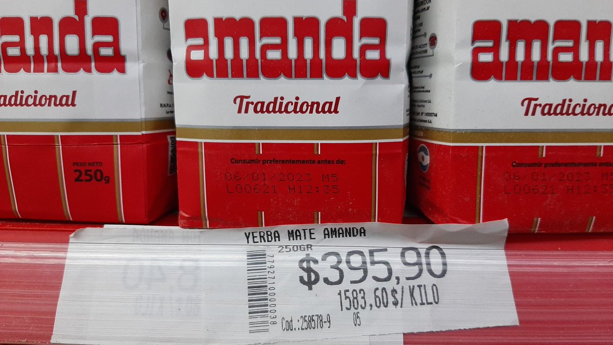 El 1/4 de yerba más caro que el kg... foto sacada el 26/1/2021