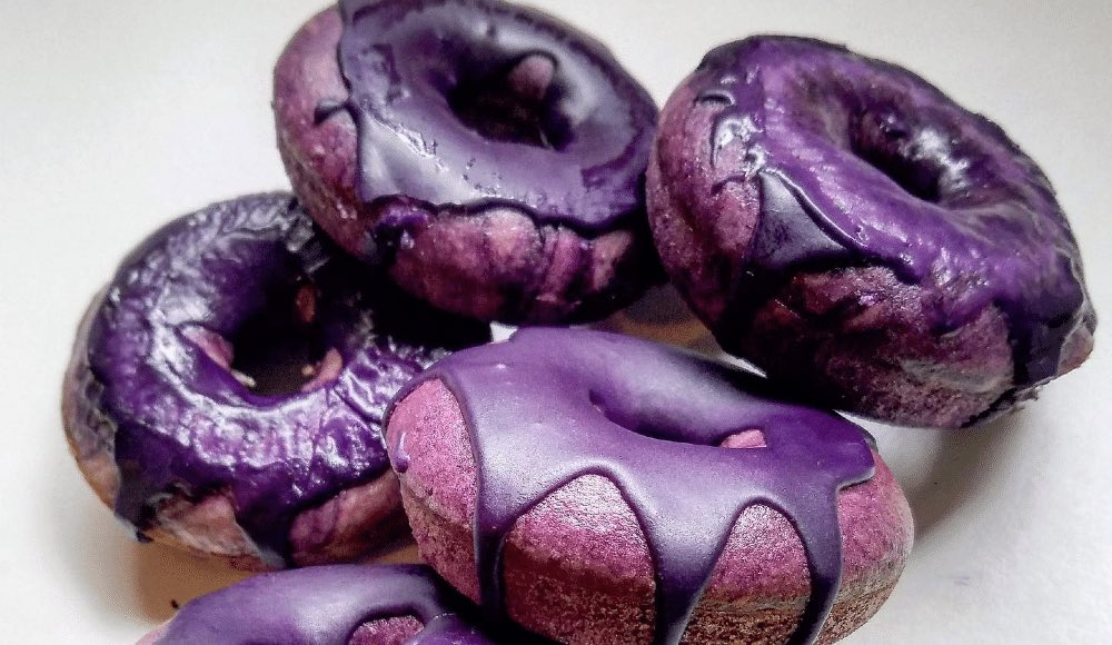 TheAltcoinDally's tweet photo. #Prince / desserts - day 3 💜🍩💜 https://t.co/iixSh6m5df