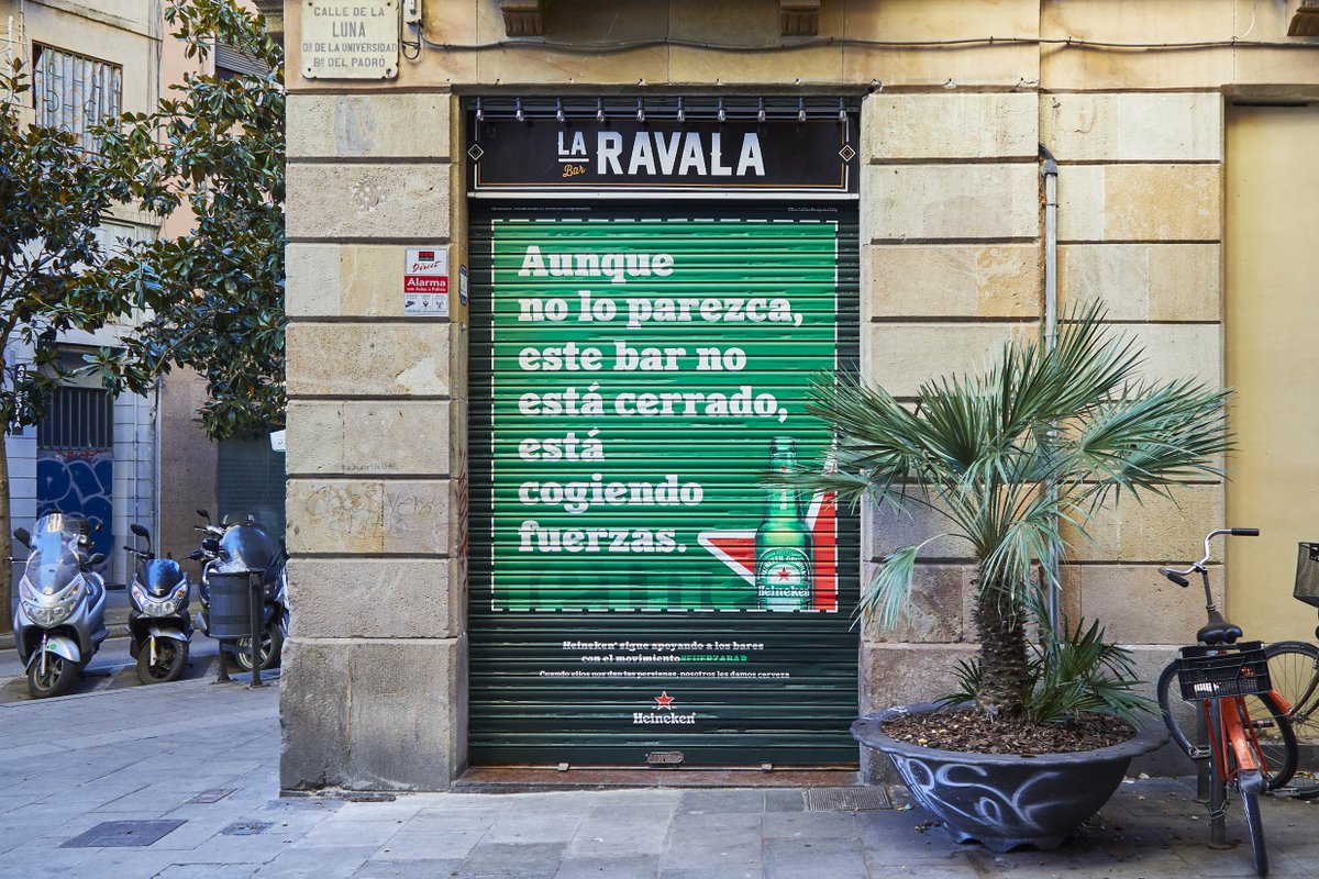 Heineken_ESCorp's tweet photo. Si nuestros bares bajan la persiana, es para volver a subirla. El bar es mucho más que un bar, forma parte de nuestra forma de vivir. Os seguimos apoyando, estamos con vosotros. #FUERZABAR @Heineken_ES https://t.co/1t9lCjUsKE