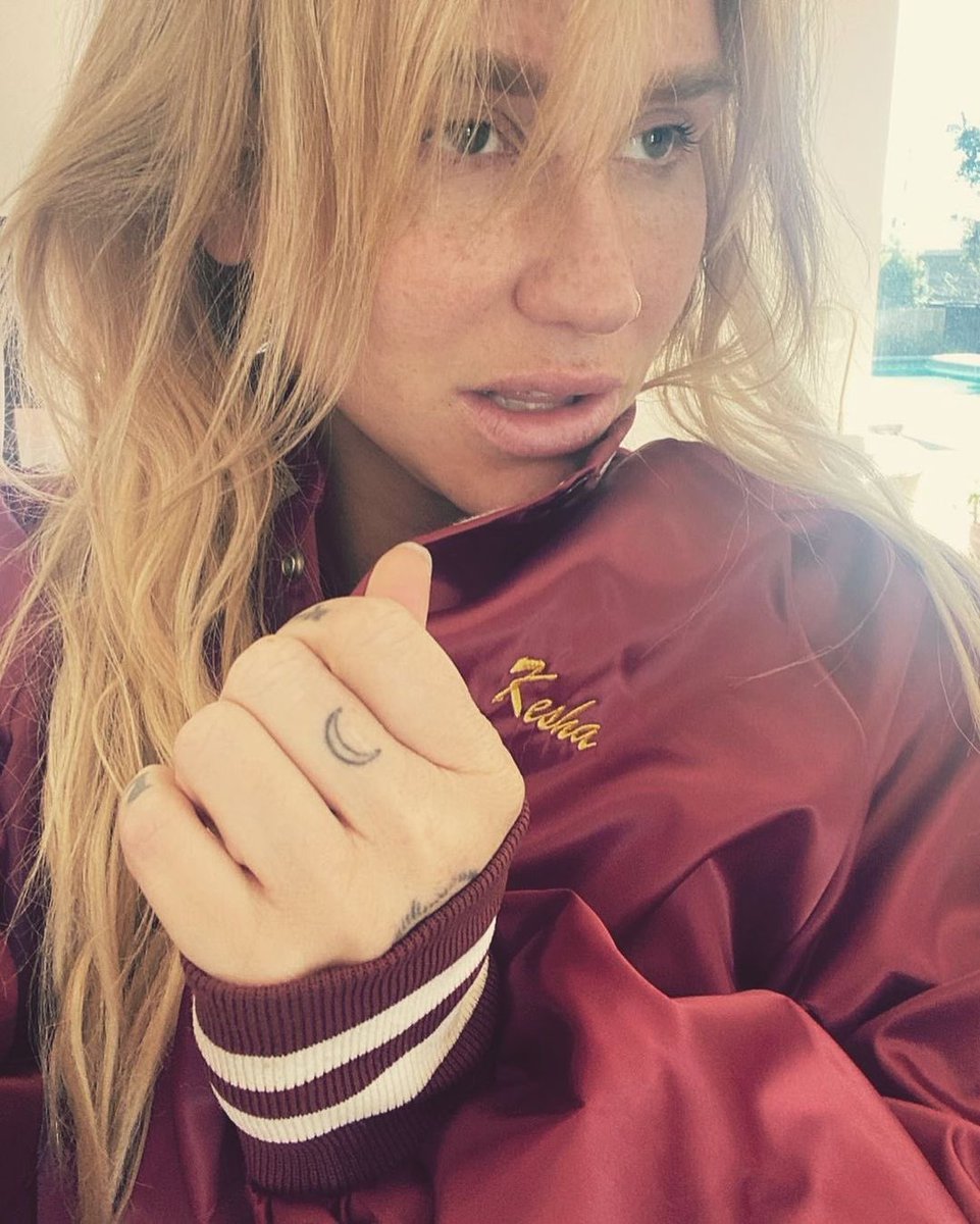 do i sell this jacket or keep forever .... from high school i think marching band https://t.co/1rjr0d01Av