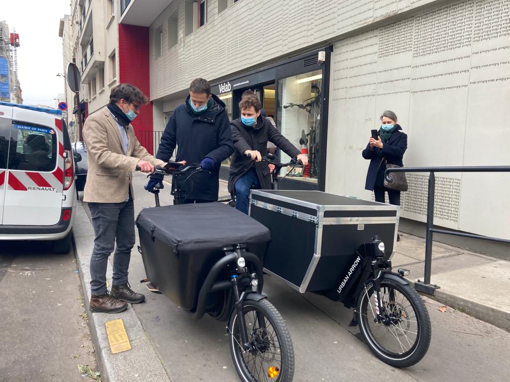 Et on continue ! Avec mon collègue <a href="/f_letissier/">Florentin Letissier</a>, on est allé rencontrer les responsables de <a href="/Velabsolutions/">Velab</a> et des <a href="/BoitesVeloParis/">Les Boîtes à Vélo - Paris & Île-de-France</a>. Pour parler vélos pour les pros, une des solutions pour décarboner les mobilités professionnelles et la logistique urbaine 👏