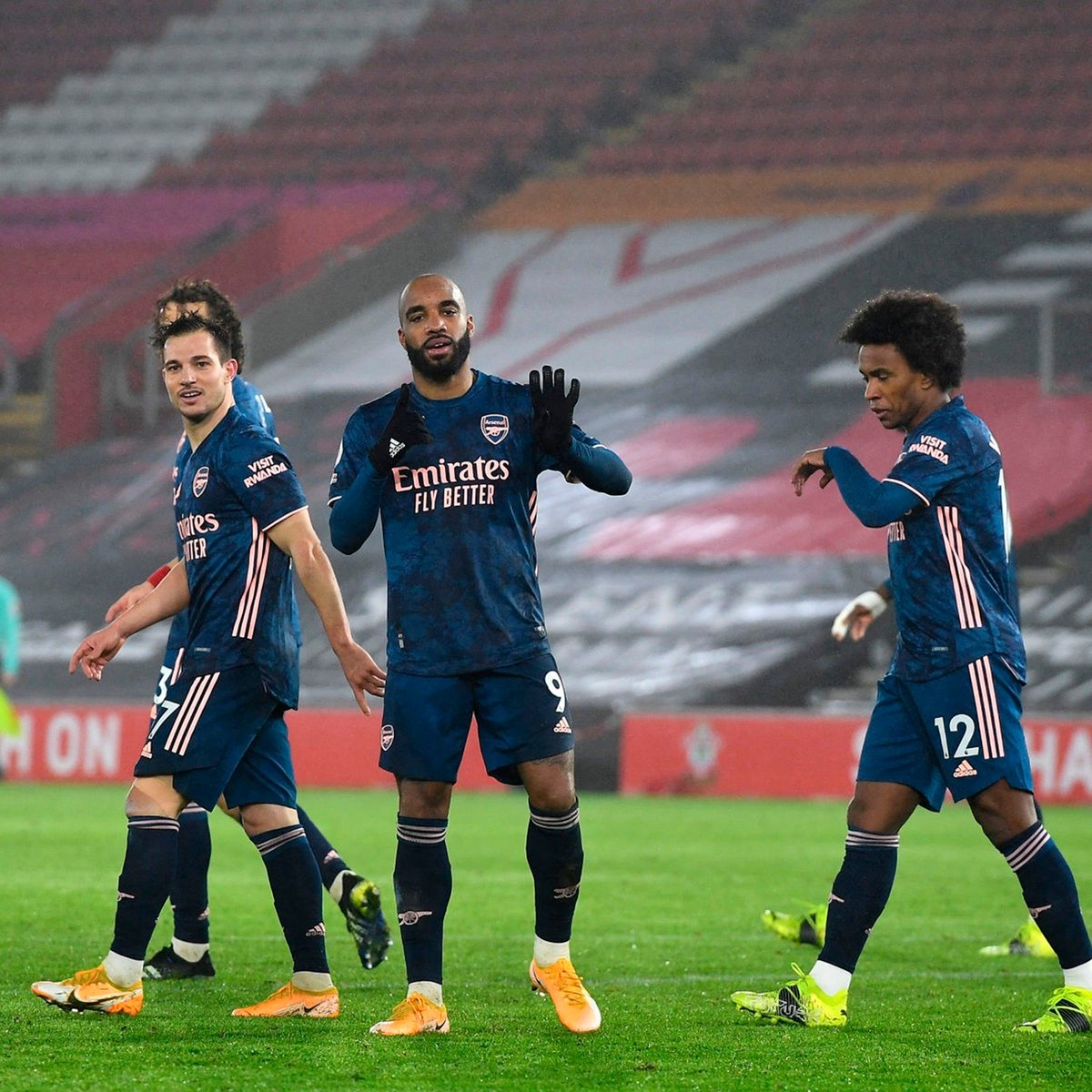 OficialCedric's tweet image. Big result in a special place! 🙌🏟️ Fantastic win after another great performance from the team. C'mon, lads! 💪🔴
This one was for you @Aubameyang7!  

#Arsenal #premierleague #afc #gunners #welldone #team #win #goodfeelings #spirit #COYG