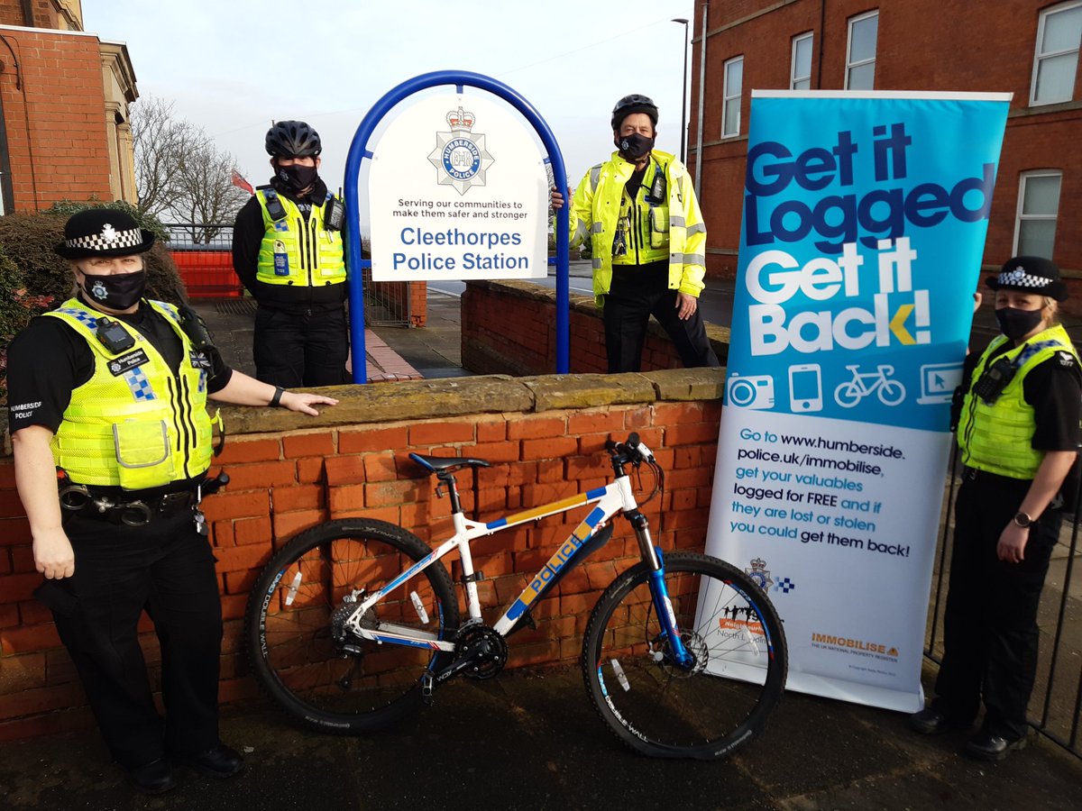 HumberbeatNEL's tweet photo. #Cleethorpes Cleethorpes NPT launching their cycle theft prevention project, please always lock your bike and ensure it is securely locked at home too #lockitorloseit #lockyourbike #dontmakeiteasy4theives #recordyourcycledetails https://t.co/7cNVS484T1