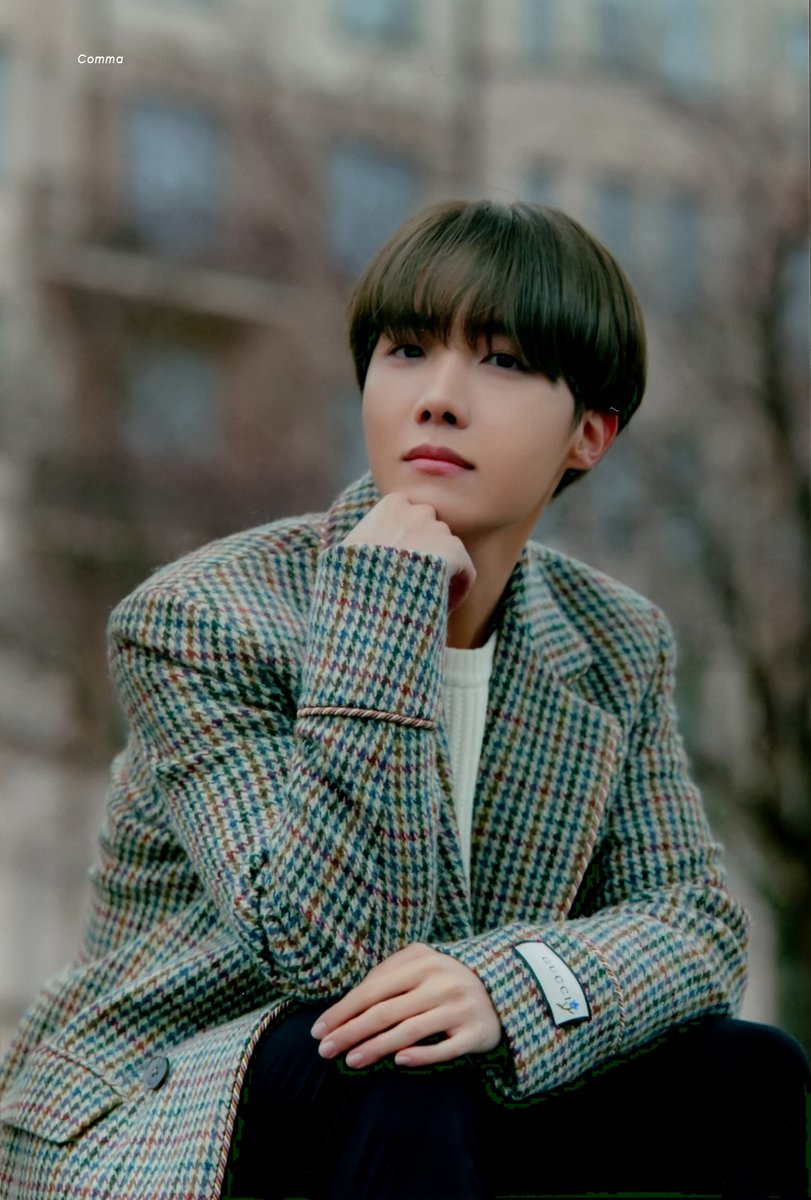 comma_bts's tweet photo. [scan] winter package photo set https://t.co/FAOHcfDe5z