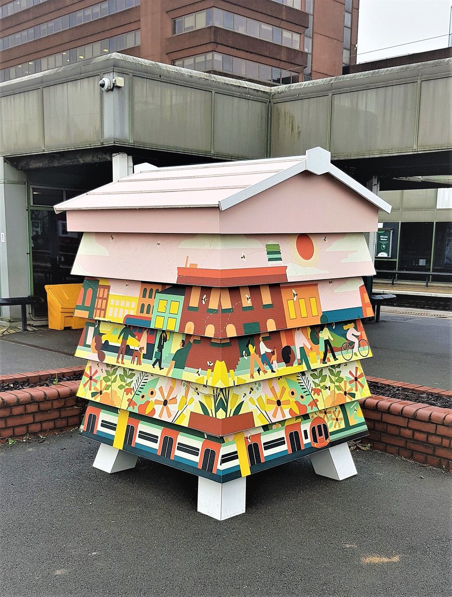 Can you BEE-lieve it? This funky beehive was gifted to Watford Junction station from the Bee Friendly Trust 🐝. We are also 'buzzed' to see that the raised plant beds have been replanted! But, before you ‘buzz’ off, answer this: Who’s a bee’s favourite painter? Pablo Bee-casso!