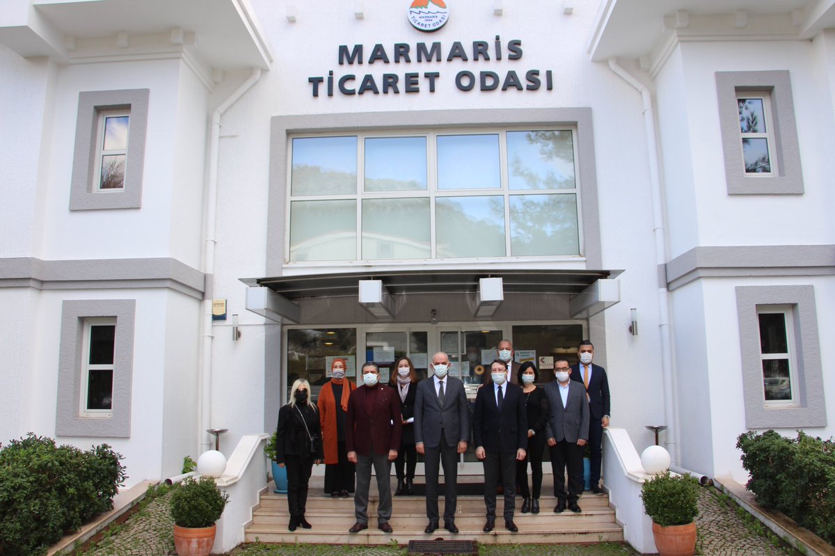 MarmarisMem's tweet photo. Covid-19 salgını nedeniyle uzaktan eğitim yoluyla devam ettiğimiz bu süreçte,ihtiyaçlı öğrencilerimize tablet desteği sunarak 81 evimizde 81 yüreğin mutluluğuna vesile olan Türkiye Odalar ve Borsalar Birliğine,Marmaris Ticaret Odasına öğrencilerimiz adına şükranlarımızı sunuyoruz https://t.co/l4jyphweCT