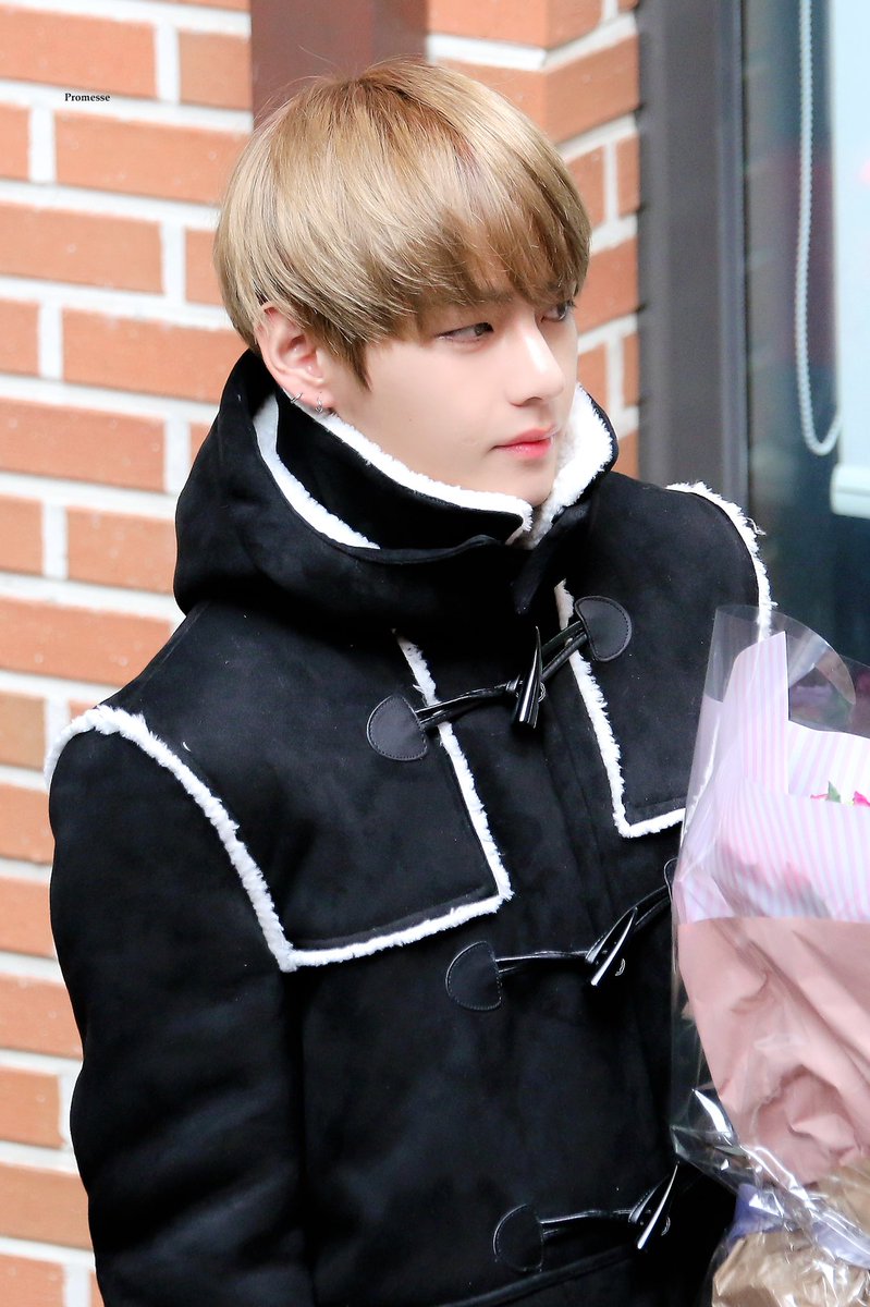 born_aRMy_'s tweet photo. 내가 디(비지)게 사랑하는 정구기 졸업식 태형...
만우절 때 타돌홈이 올려주셨던 걸로 기억함 https://t.co/dCdR2POmrK