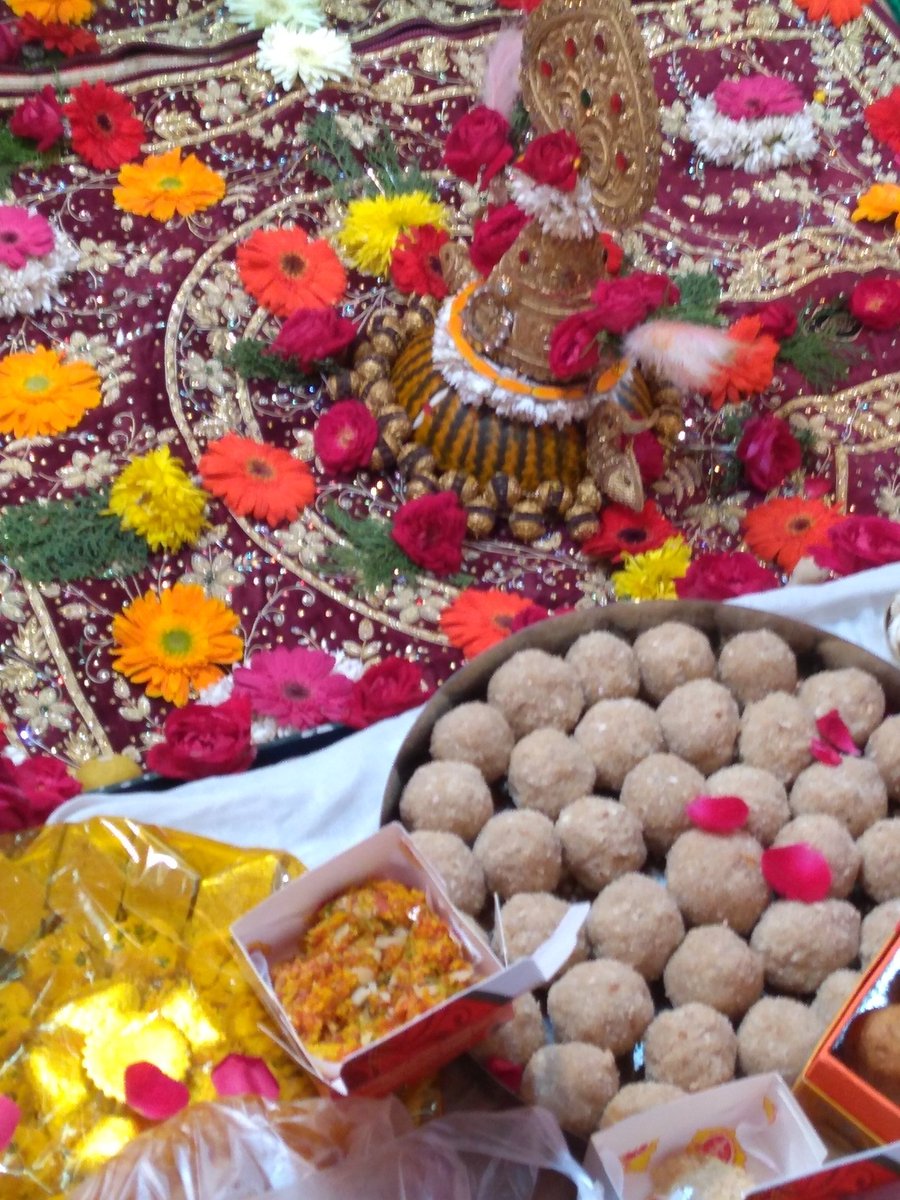 Thread अन्नकूट महोत्सव श्रृंगार, काशी १) श्री आत्मविशेश्वर १/n