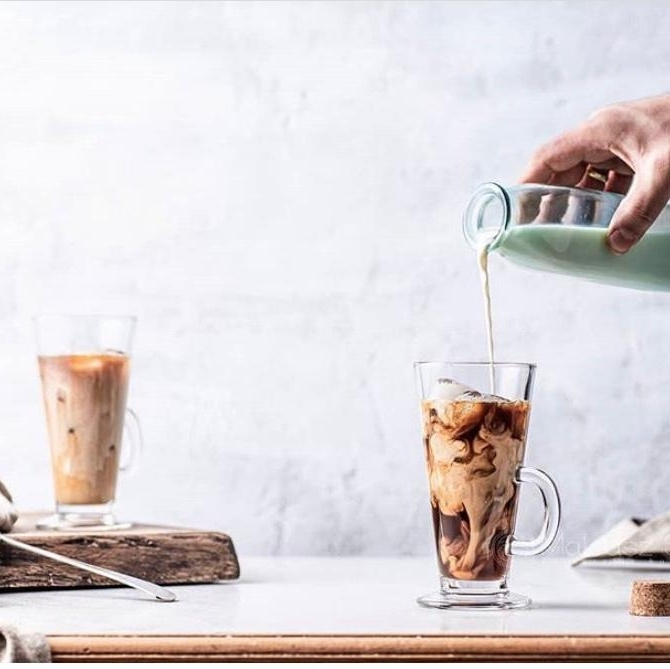 matchaninja's tweet photo. Starting off the hump day with a tall cup of Pu'erh Ninja with a little oat milk and maple syrup. 🖤

With its subtle black tea taste, pu'erh makes a really great tea base for a latte. Today, we mixed it with some chai tea for a spicy twist. So delish! 

#tealatte https://t.co/hZdHGELRCs