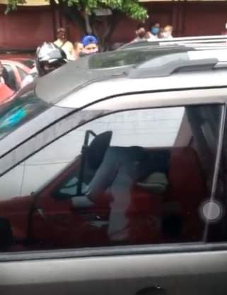 IntramurosE's tweet photo. La mañana de este miércoles, el presentador Efrain #Ruales, fue encontrado si vida al interior de su vehículo, el hecho ocurrió en la Av. Juan Tanca Marengo, en #Guayaquil. Según información de la Policía, impactos de bala fueron la causa de su muerte.
#IntramurosEc https://t.co/gepgaV2F8J