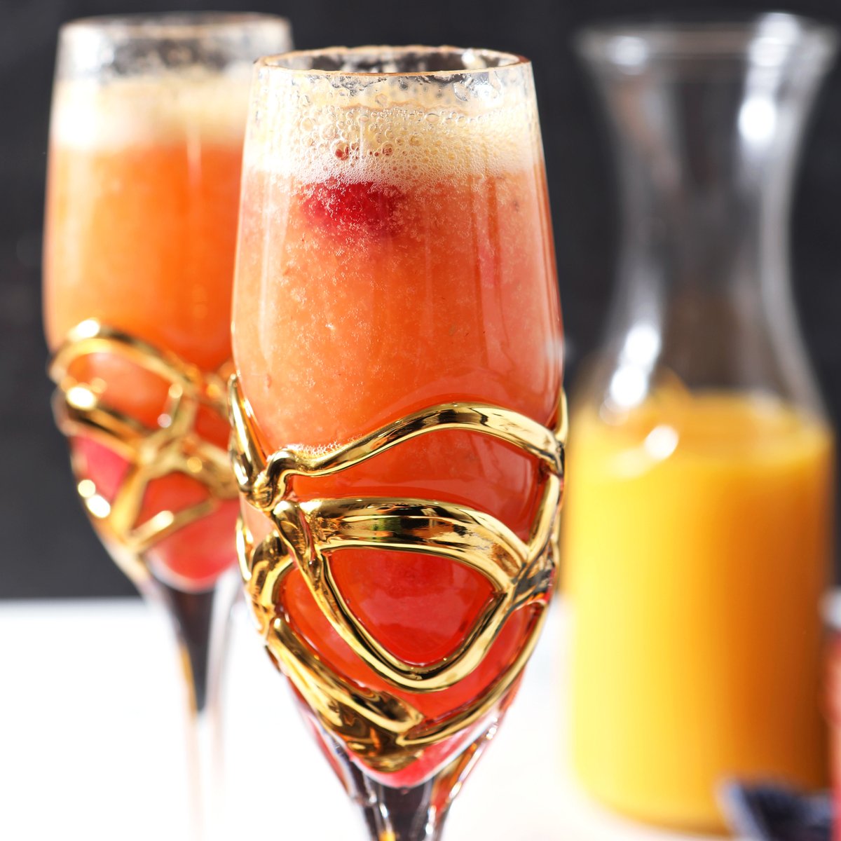 cakenknife's tweet photo. {NEW!} Today Erin from @speckledpalate is sharing a delightful Raspberry Mimosa on Cake 'n Knife! It's a fun, festive take on a classic brunch drink that I know you all are going to LOVE. https://t.co/dPZJARjiiN https://t.co/bc5RTOwSJj