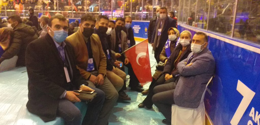 Yeniden AK Parti il başkanlığına seçilen Mehmet Emin Öz Başkanımızı ve ekibini tebrik ediyor, kongremizin hayırlara vesile olmasını diliyorum.
<a href="/akparti/">AK Parti</a> <a href="/erzurumakparti/">AK Parti Erzurum</a> #inandığınyoldayürü