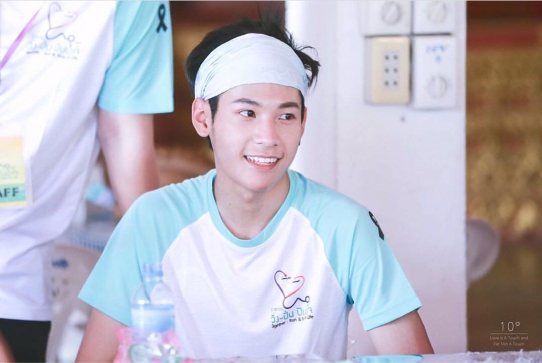 Ini kumpulan foto yang menurut gua singto gemes.Special tag  @_Neavy