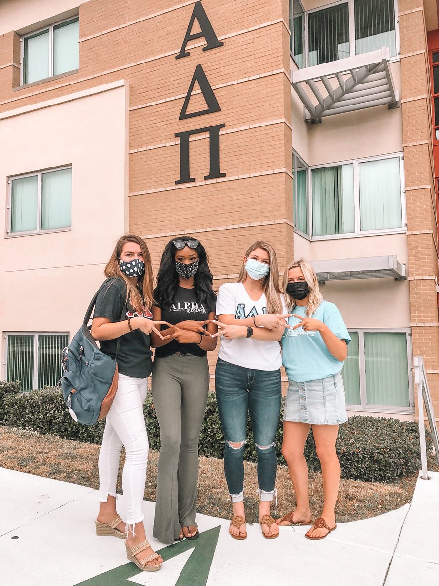 ADPiFSC's tweet image. We had a great first day of classes!!! Can’t wait for the rest of the semester!! 💎 #maskupmocs