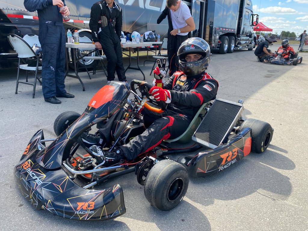 LuisFonsi's tweet photo. Track day 🏎💨🏁 #adrenalinejunkie #Rapidito https://t.co/3ZQ6CTKri9