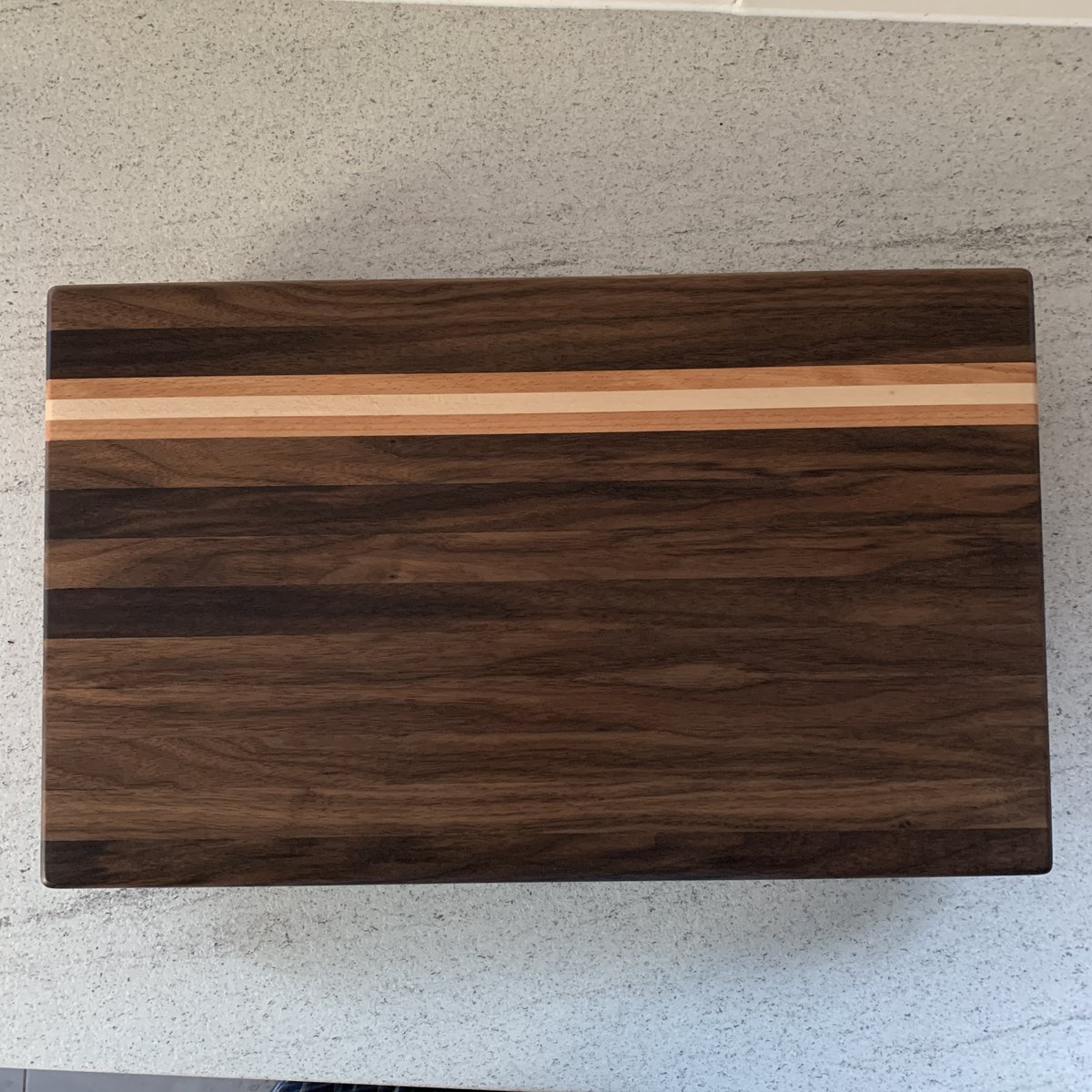 TheEpoxyStudio's tweet image. Things have been getting a bit choppy recently. Here&apos;s one of our latest Walnut chopping boards! 

#choppingboard
#cuttingboard
#butchersblock
#handmade
#HandmadeInUK 
#handmadegifts