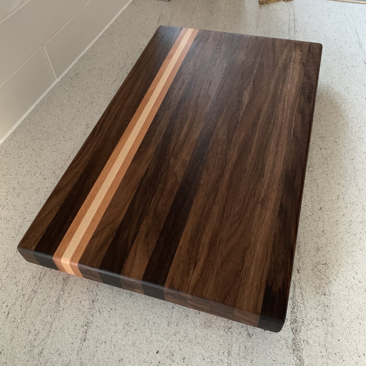 TheEpoxyStudio's tweet image. Things have been getting a bit choppy recently. Here&apos;s one of our latest Walnut chopping boards! 

#choppingboard
#cuttingboard
#butchersblock
#handmade
#HandmadeInUK 
#handmadegifts