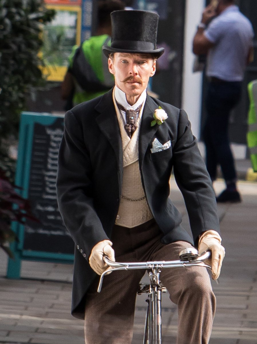 light_heartedly's tweet photo. #CumberLetterB
@CumberbatchSpam
Bicycle https://t.co/zYvMDBle9F