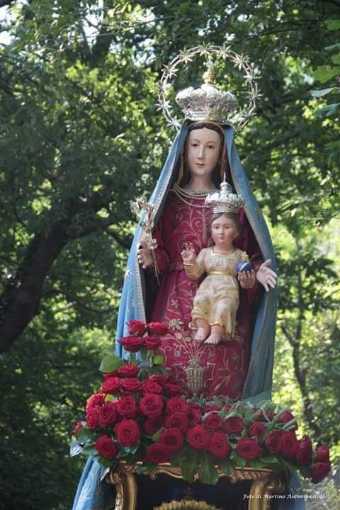 teresaleoc's tweet photo. #VirginMary of Roses,
#Solopaca (BN) Italy.
Our Lady of Roses, the flowers are the symbols of greeting offered to the Blessed Mother of God.
"The Mystical Rose. Thou art all beautiful, O Mary, and without stain."
Pray for us 🙏💙🌹🌹🌹🌹 https://t.co/YdpYFSYhyh