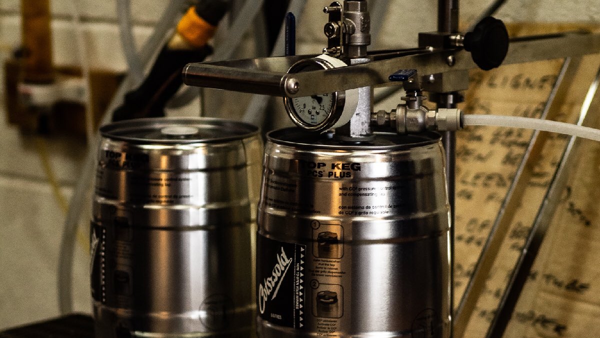 🍺 Only a few 3.8 Pils &amp; IPA ‘𝗣𝗨𝗕 𝗣𝗢𝗨𝗥’ Minikegs remain! Grab them whilst you can >> cotswoldbrew.co/shop 🏃🏻‍♂️

❔However, we do have a question for you... 👇

What would you like to see in ‘𝗣𝗨𝗕 𝗣𝗢𝗨𝗥’ Minikegs in February?
