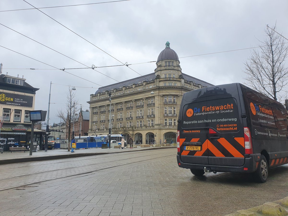 In deze rustige tijden kijk je toch anders tegen Amsterdam aan! Je rijdt je hele leven door Amsterdam en toch mis je zoveel moois door alle drukte en prikkelingen om je heen. Wat hebben we toch prachtige en authentieke gebouwen. #timetoreflect #timetoenjoy #amsterdam #leidseplein