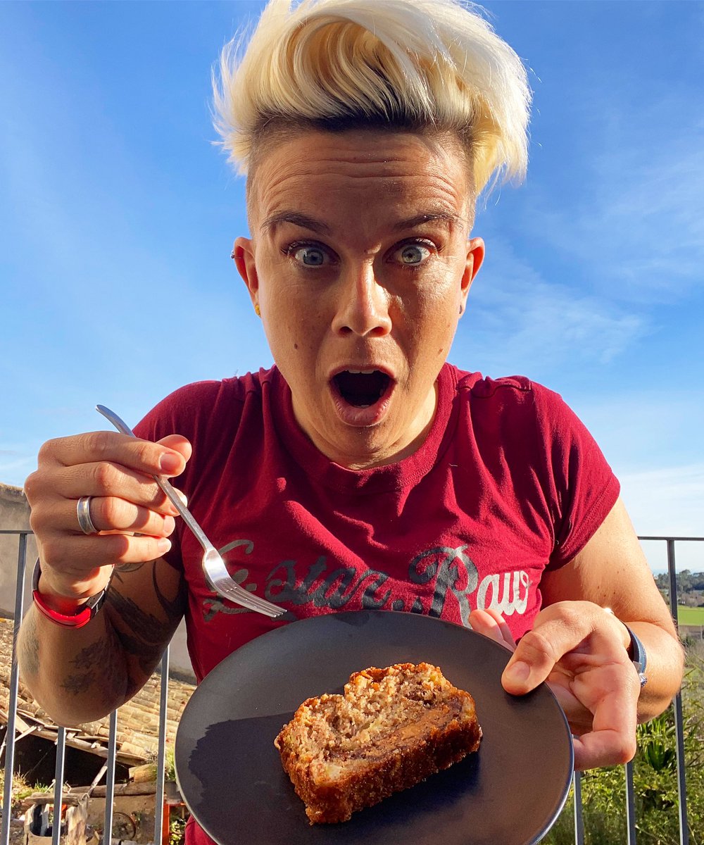 OttilieQ's tweet photo. βOtts can you test this cake out, banana & walnut with a layer of Biscoff!!β Erh fuck yeah?!? Delicious bake @claire_steels ππ½ππ½π #OQAmigos #cake #bake #delicious #food #NewJob #CakeTester #Mallorca https://t.co/8X5l9JU9WQ