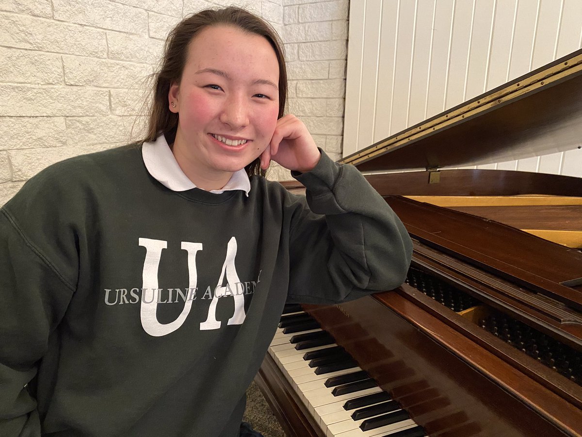 uaperformarts's tweet photo. Congratulations to Maddie Wolfe ‘21 on being selected as a Semi-Finalist in Piano for the 2021 Overture Awards Competition! Maddie is quite the accomplished pianist and has played for UA’s string orchestra, Sinfonia, as well as for some of our masses and prayer services! 💚🎹💛 https://t.co/1gcELMmexn