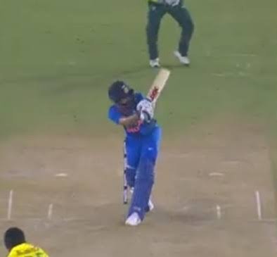 Yuvi's aerial flick/pick up shot 