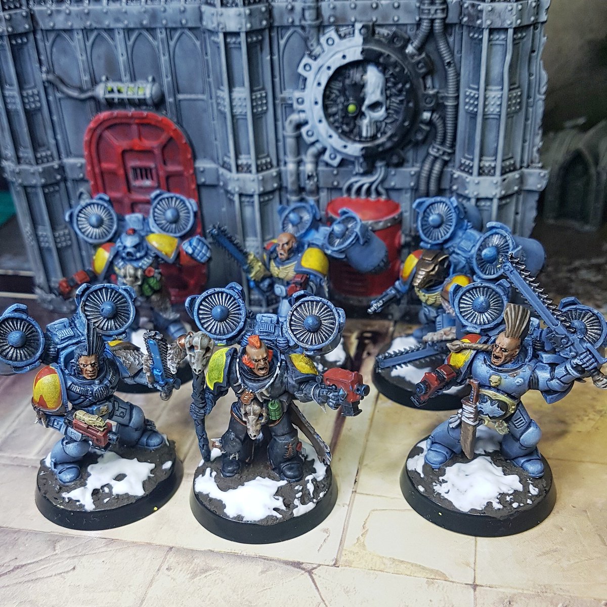 Seguimos ampliando el ejercito, llegan los Garras en retro, acompañados de un Sacerdote Lobo