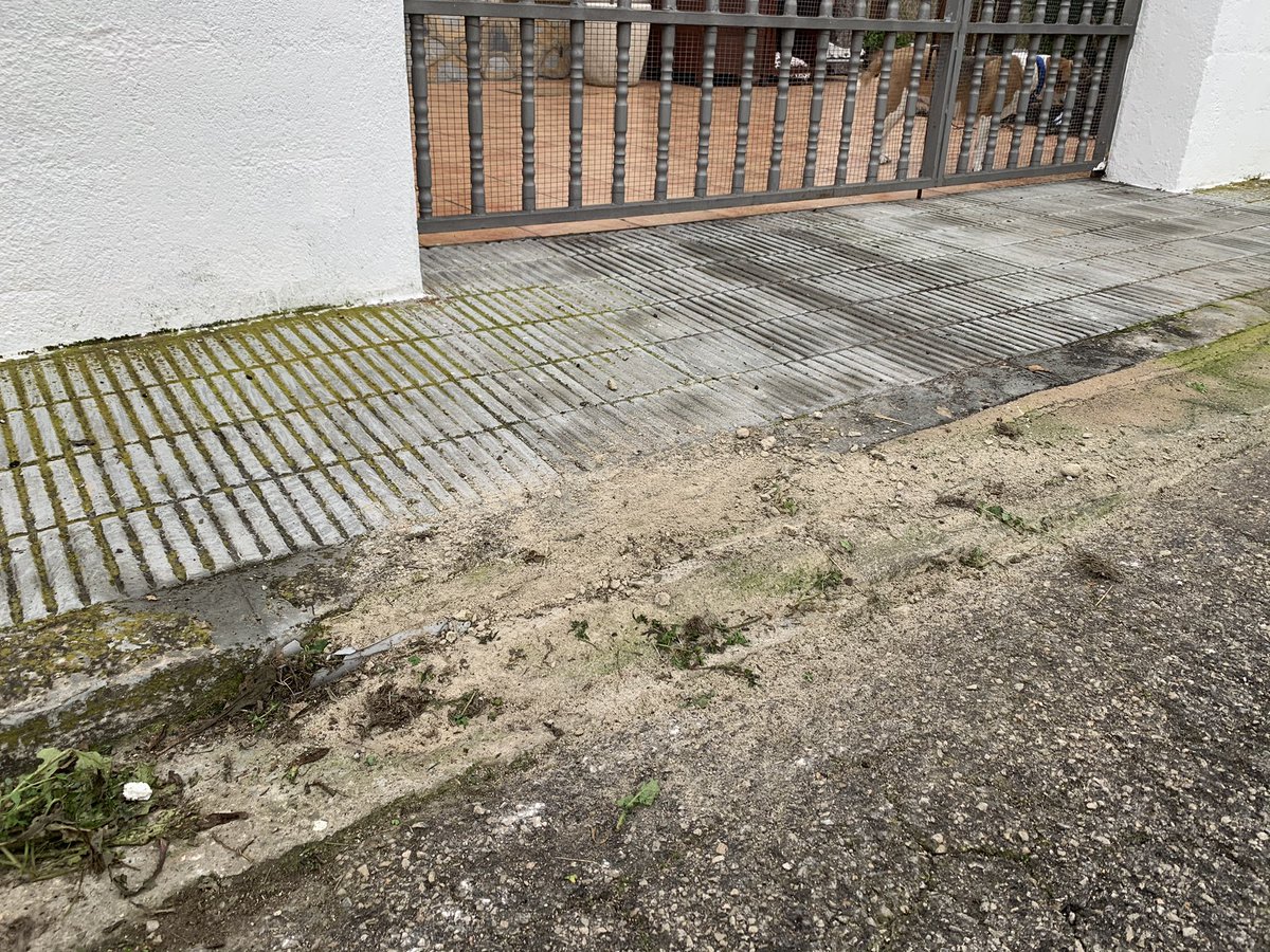 walteriegelmann's tweet photo. @elvendrell_cat dar las gracias por las obras de la calle madaleta no obstante dar las gracias a la empresa que lo hizo la obra por destrozar parte de mi rampa a mi vado... https://t.co/zLnp6Tgckt