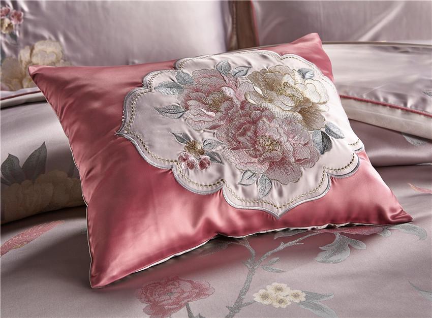 💜💜💜💜
Luxury Bedding Set with 10 Pieces Set for more beautiful bedroom decor. With Silk Duvet Cover and Pillowcases.

Available exclusively at Prominent Emporium

#bedding #duvet #duvetcover #bedlinen #bedsheet #bedroom #decor #decorideas #homedecor #bedroomdecor #silkbedding