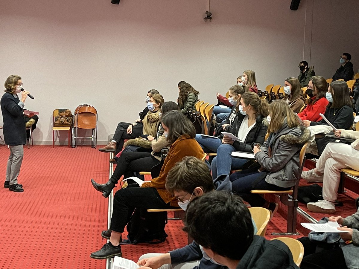 Journée de mémoire des génocides et de prévention des crimes contre l’humanité au <a href="/LyceeThuillier/">LyceeLouisThuillier</a> avec diffusion du film « Dr. Klein » et travaux complémentaires. Un grand bravo aux équipes! <a href="/AcAmiens/">Académie d'Amiens</a> @MullerRaphal4 <a href="/AmiensHg/">HGAmiens</a>
