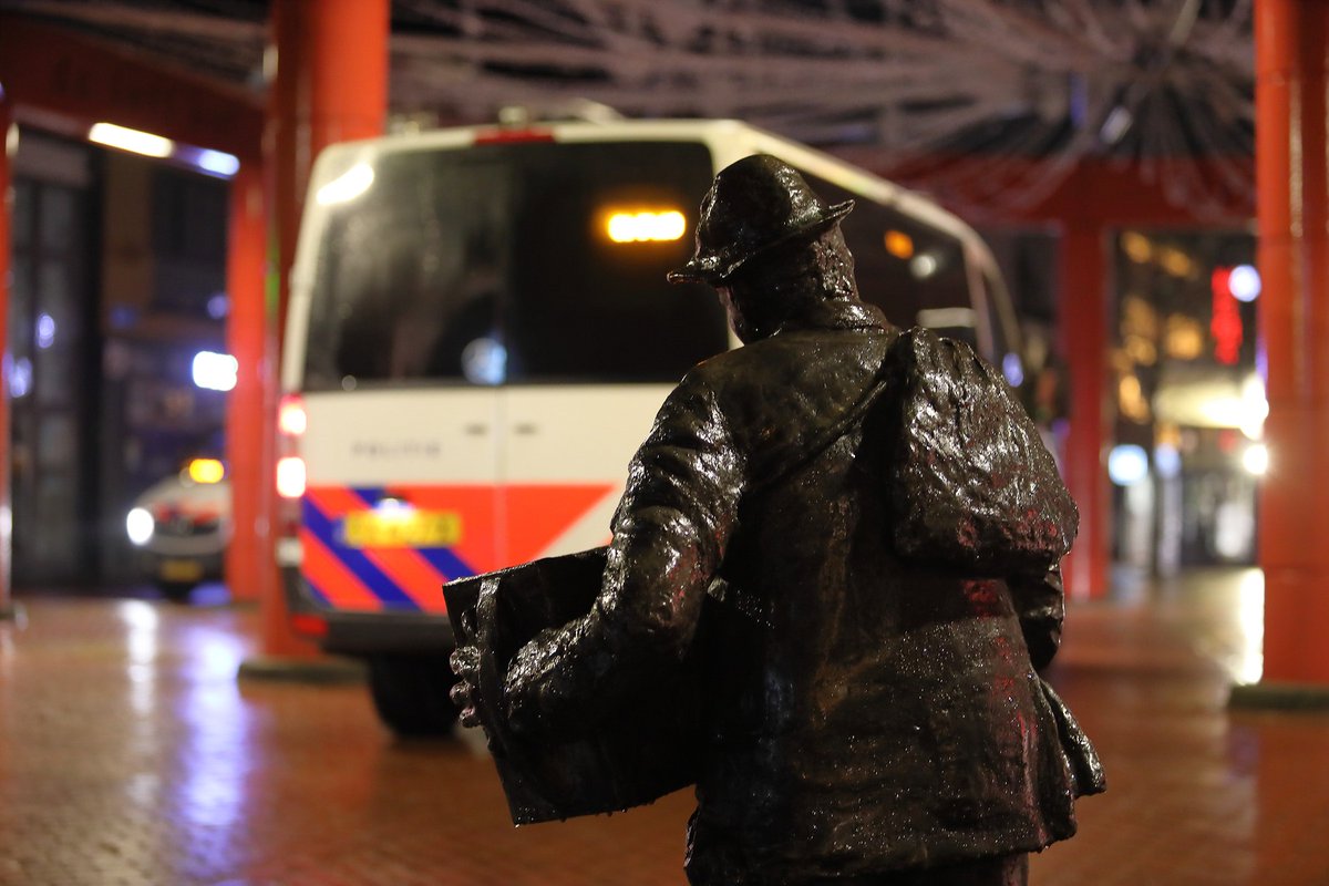 Rellen blijven uit in Drachten; Politie massaal ingezet -.