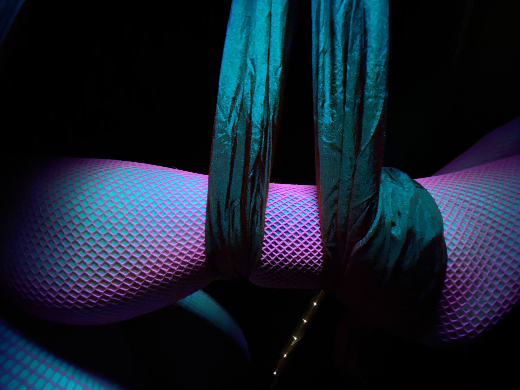 Getting tied up tonight!!!!! #bdsmlifstyle #fishnets #sextoys #AdultWork #amateurmoms #milf #amateurphotography https://t.co/wcPTxg2p6D