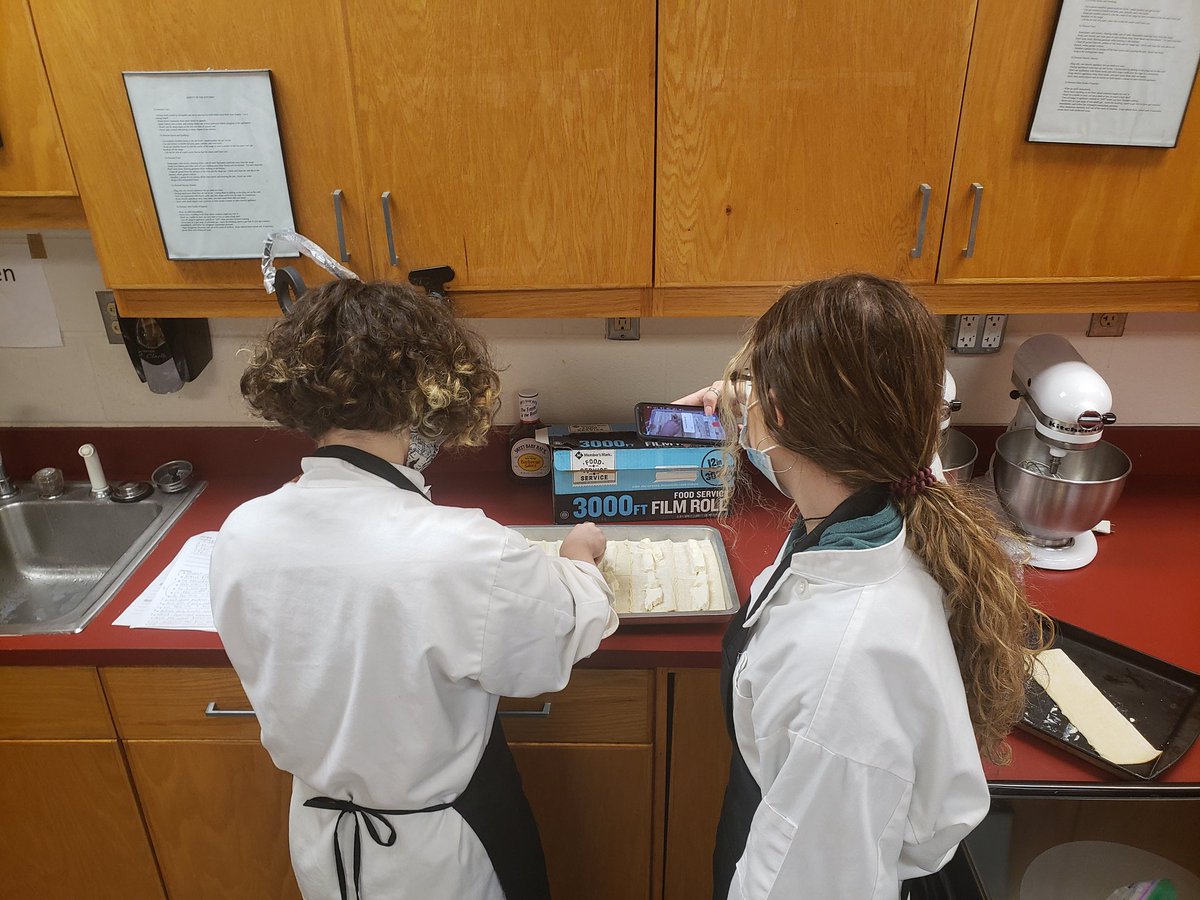 collum_k's tweet photo. Busy day in Hospitality and Tourism with filming! Mis en place=everthing in it's place prepared and organized.  Learning and using this terminology while they filmed DHS "Tasty" videos. @daphne_high https://t.co/gRSicFcCr6