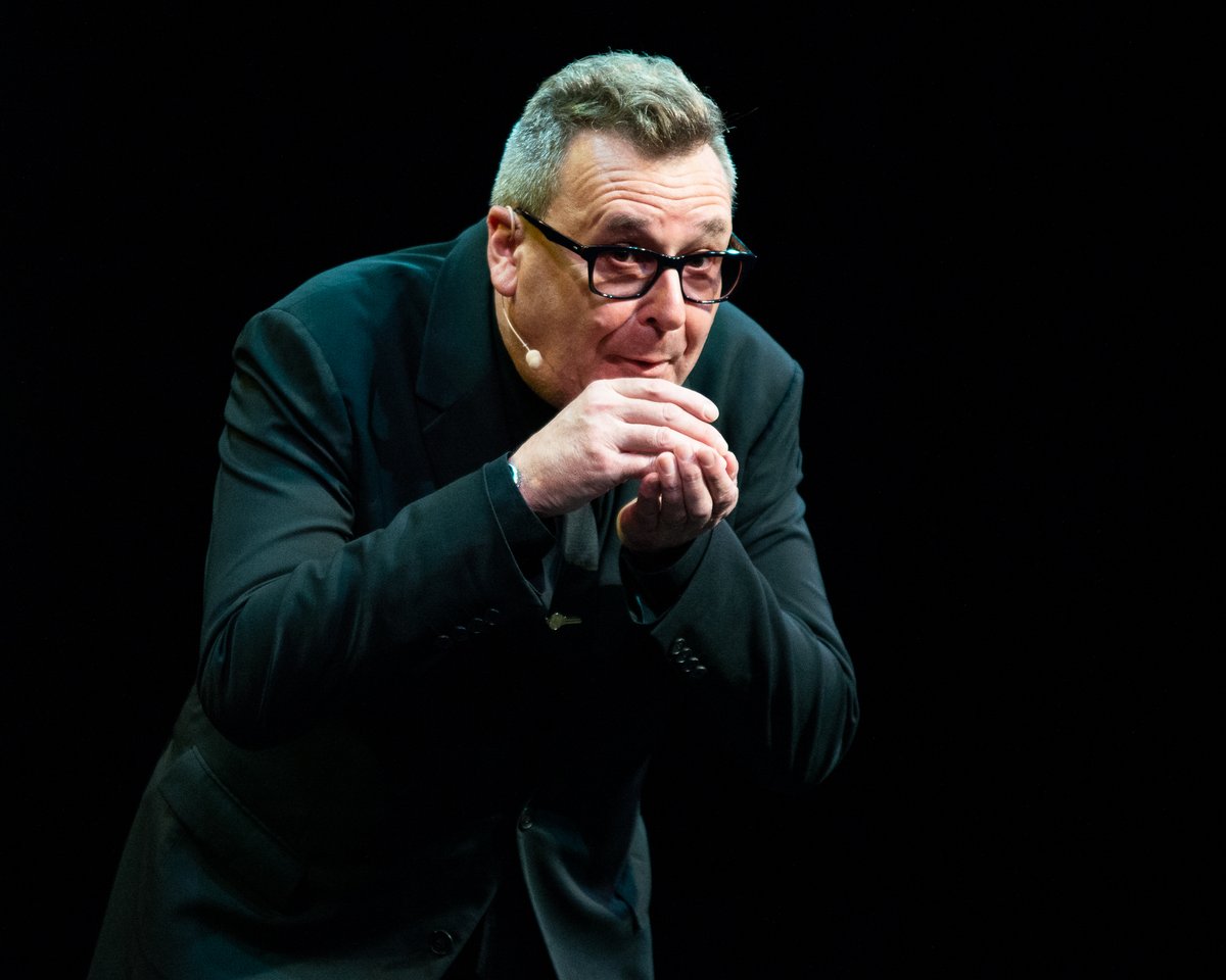 Centre_Square's tweet photo. Who could go for a night of Whose Live Anyway? right about now?
🙋🙋‍♀️
#centreinthesquare #ithappenedatcits #improvcomedy #ryanstiles #gregproops #jeffbdavis #joelmurray 
--
Centre In The Square's 40th Anniversary is powered by KWHYDRO
-- https://t.co/WG0pFyVFyk
