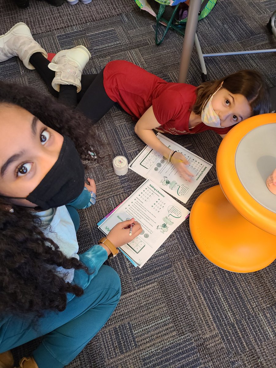 sparks5lori's tweet photo. My class loves adding fractions, and versatile practice, so much that they begged NOT to take a brain break and to keep working on math instead. #CommerceElem https://t.co/RruxfM54zr