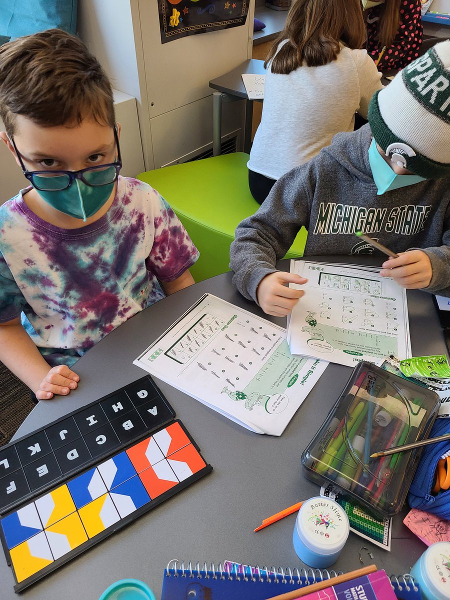 sparks5lori's tweet photo. My class loves adding fractions, and versatile practice, so much that they begged NOT to take a brain break and to keep working on math instead. #CommerceElem https://t.co/RruxfM54zr