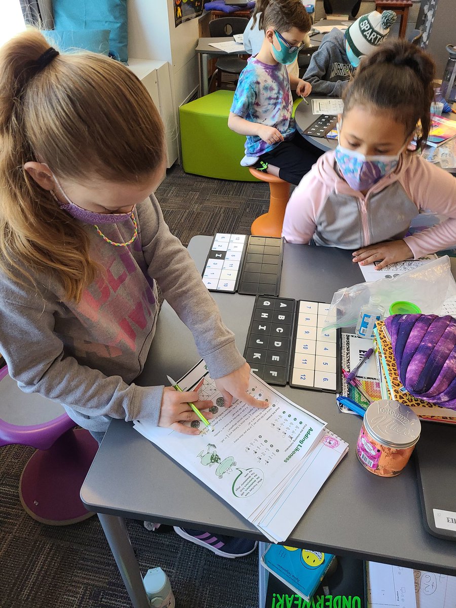 sparks5lori's tweet photo. My class loves adding fractions, and versatile practice, so much that they begged NOT to take a brain break and to keep working on math instead. #CommerceElem https://t.co/RruxfM54zr
