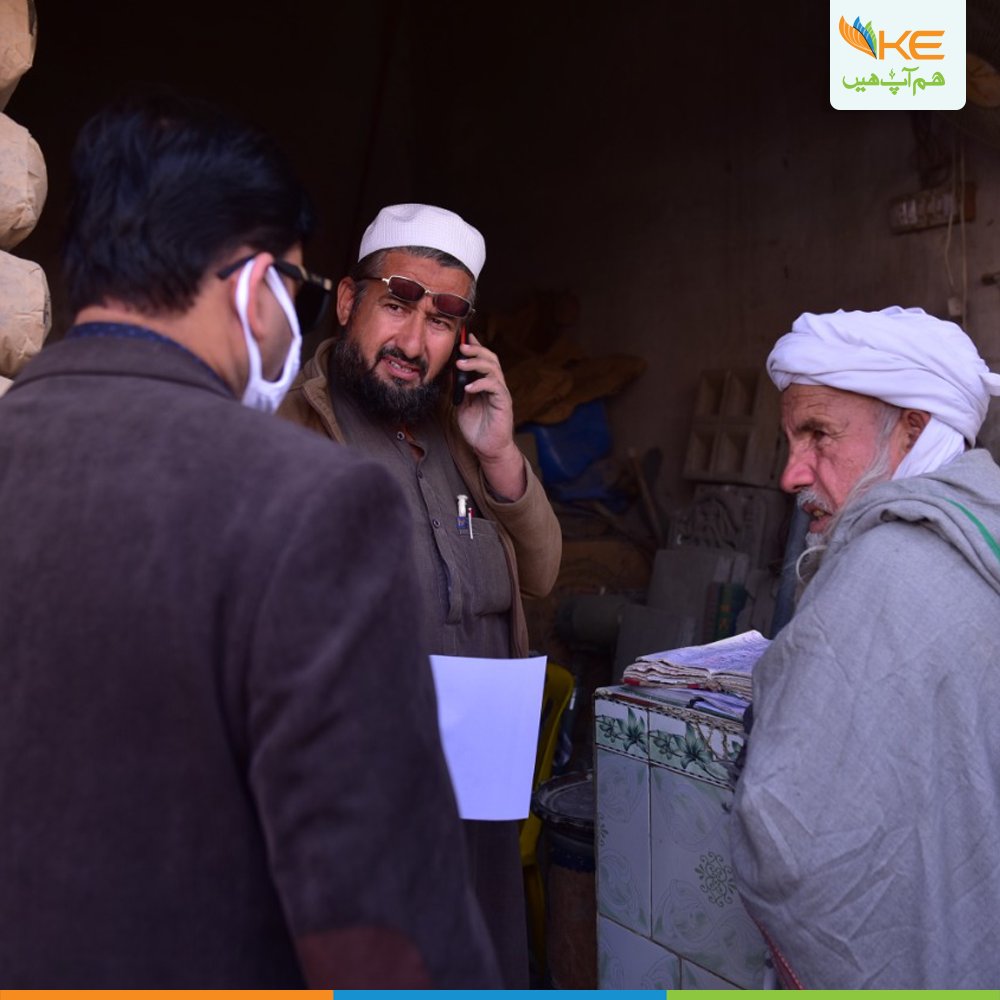 KElectricPk's tweet photo. KE distribution teams meeting & encouraging consumers to avail the Azadi offer and clear their dues.
#AzadiCampaign #HumAapHain #ProjectSarbulandi https://t.co/QgHH4MBbHd