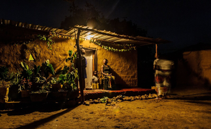 Sida's tweet photo. Konceptet startade i Zambia och utökas nu med Beyond the Grid Fund for Africa, som syftar till att åstadkomma samma sak i Burkina Faso, Liberia, Moçambique och Uganda. #BGFZ #SDGs #SDG7 #cleanenergy #BGFA https://t.co/pQnb7hVZfz