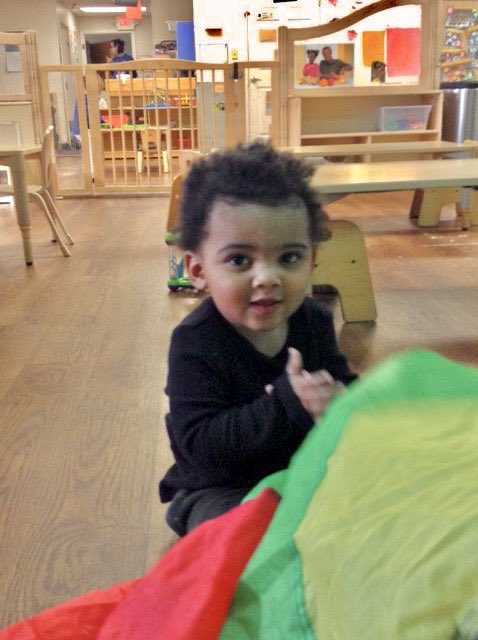 WarwickTurtle's tweet photo. The children in our Cedarville Early Head Start classroom loved exploring with the parachute to talk about spatial concept words!

#WarwickChildCare #childcare #earlychildhoodeducation #earlyheadstart #EHS #MontgomeryCounty #Pottstown #Pennsylvania #play #facemasks #parachute https://t.co/U8fw2gdYc0