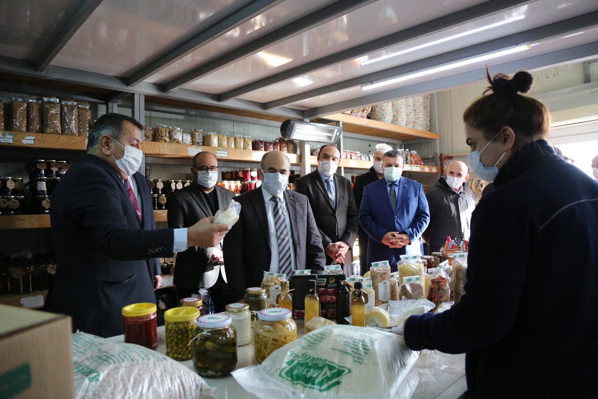 Amasya_DSYB's tweet photo. Amasya DSYB olarak yapılan faaliyetlerimizin ve çalışmalarımızın yerinde görülmesi amacıyla Samsun Valimiz Doç. Dr. Zülkif DAĞLI, Havza Kaymakamı Metin YILMAZ, Vezirköprü Kaymakamı Kudret KURNAZ 27.01.2021 tarihinde birliğimizi ziyaret etmişlerdir. https://t.co/gws7EGYl3c